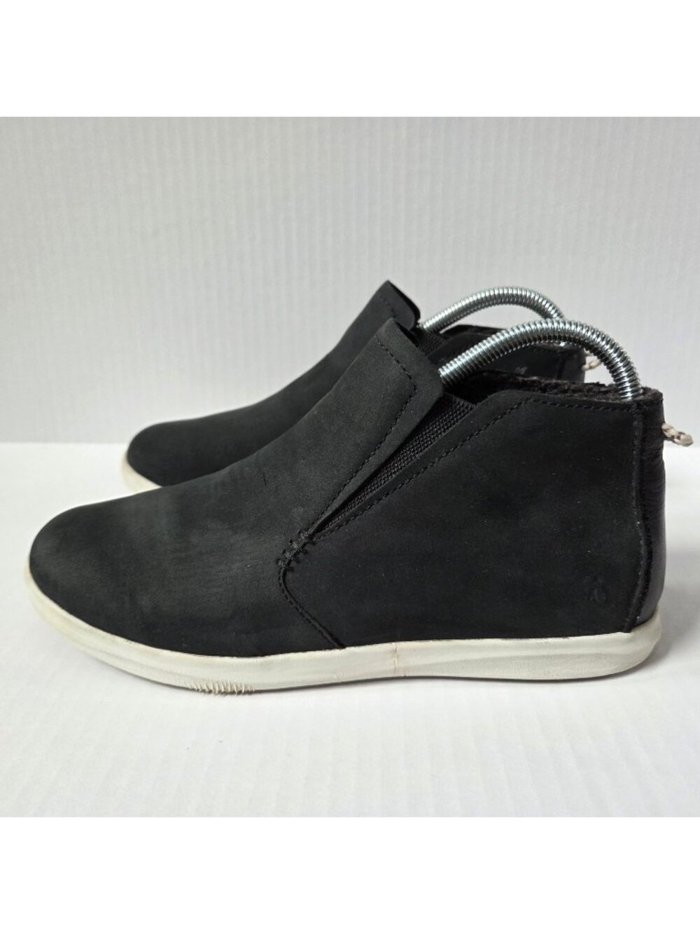 OluKai Boots Womens 8.5 Black Nubuck Leather Hawai'iloa Manu Hope Chelsea Bootie
